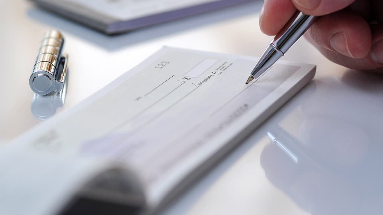 How To Write A Check In 6 Easy Steps Visuals PayPal US Mhub How To Fill Out A Check Hero 39616999 