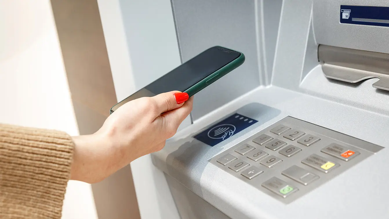 https://www.paypalobjects.com/marketing/web/us/en/money-hub/mhub_what-is-cardless-atm_hero_484911961.jpg?quality=75&width=1800&format=webp