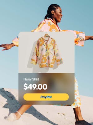 شخص يقف مع قميص فلورا مع تراكب $49.00 وزر PayPal