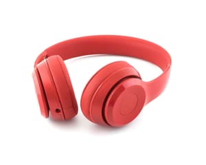 Carte d'un casque audio rouge
