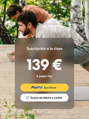 Dos hombres haciendo yoga con superposición del botón Suscribirse de PayPal