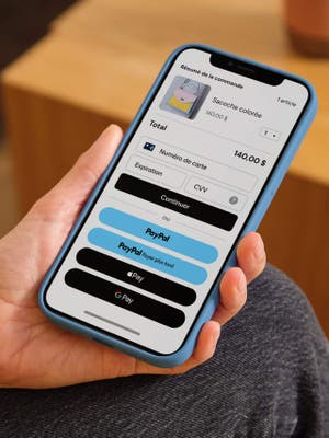 Une casquette de base-ball dans un modèle d’écran de Paiement PayPal