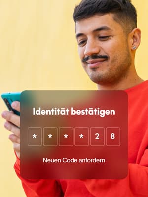 Ein Mann schaut auf sein Smartphone, mit eingeblendetem Gast-Checkout-Code zur Bestätigung seiner Fastlane by PayPal-Daten