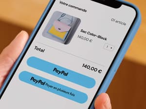 Écran de téléphone affichant le bouton PayPal jaune au-dessus du bouton Paiement en 4X jaune au moment du paiement