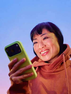 Person holding a phone